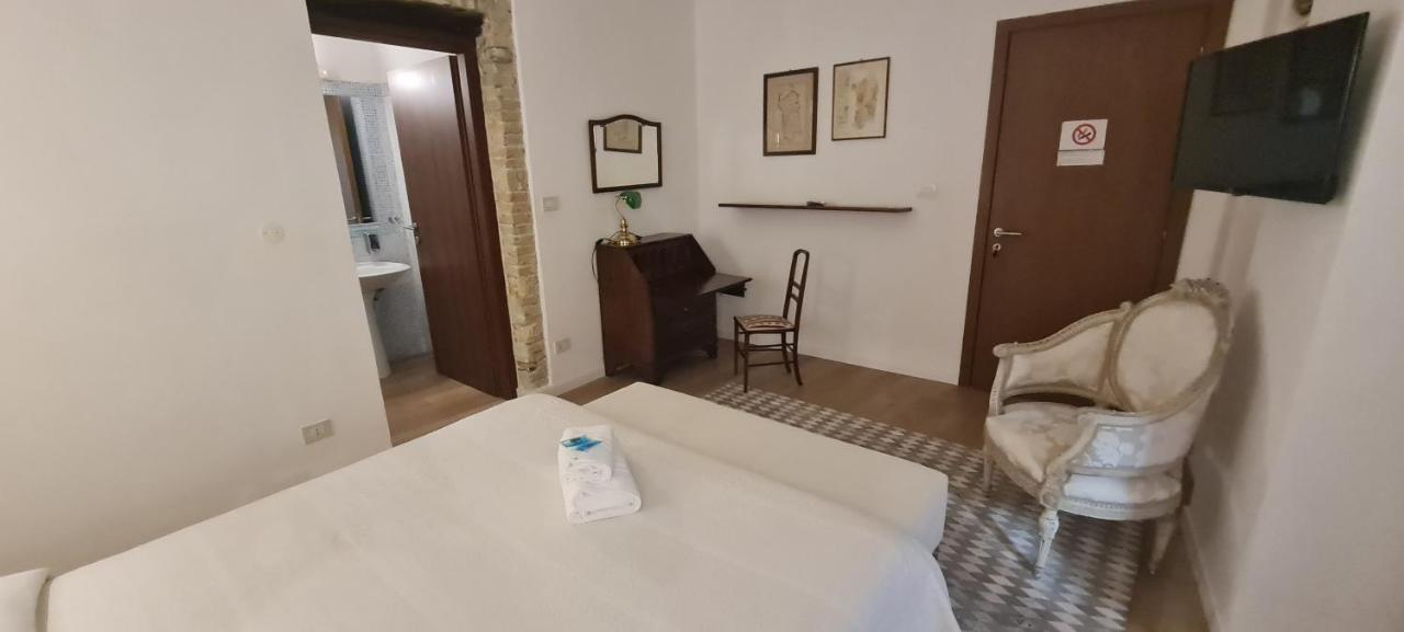 Beni Benius Hotel Cagliari Bagian luar foto